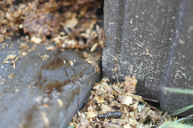 composting guide - how the door opens