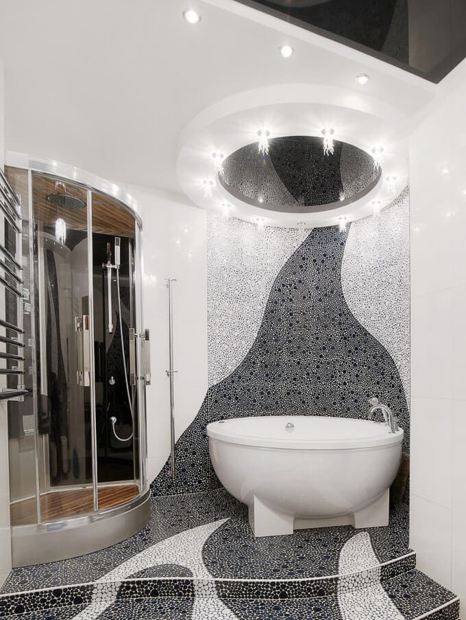 Bathroom decor ideas: ceiling mirror