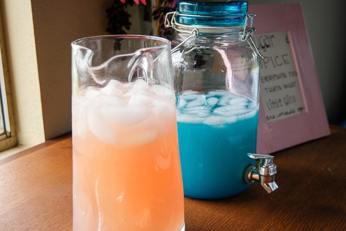Pink and blue gender reveal - such cute ideas for a baby shower!