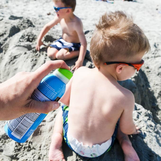 5 things that families should have at the beach (these are actually the ONLY things that we bring along with us)