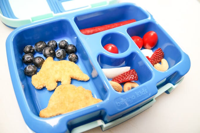This American Flag food craft is easy to make in a kids' bento. Create it for 4th of July, Memorial Day or any time of year to prompt a discussion about the nation.
