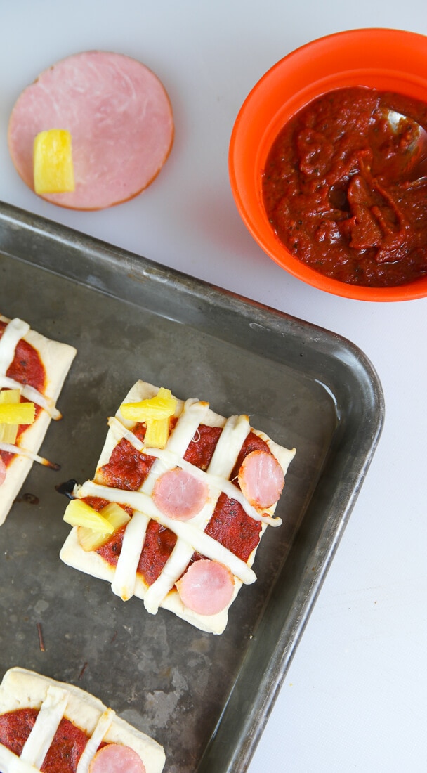 Tic tac toe pizza - a simple snack for kids lunches