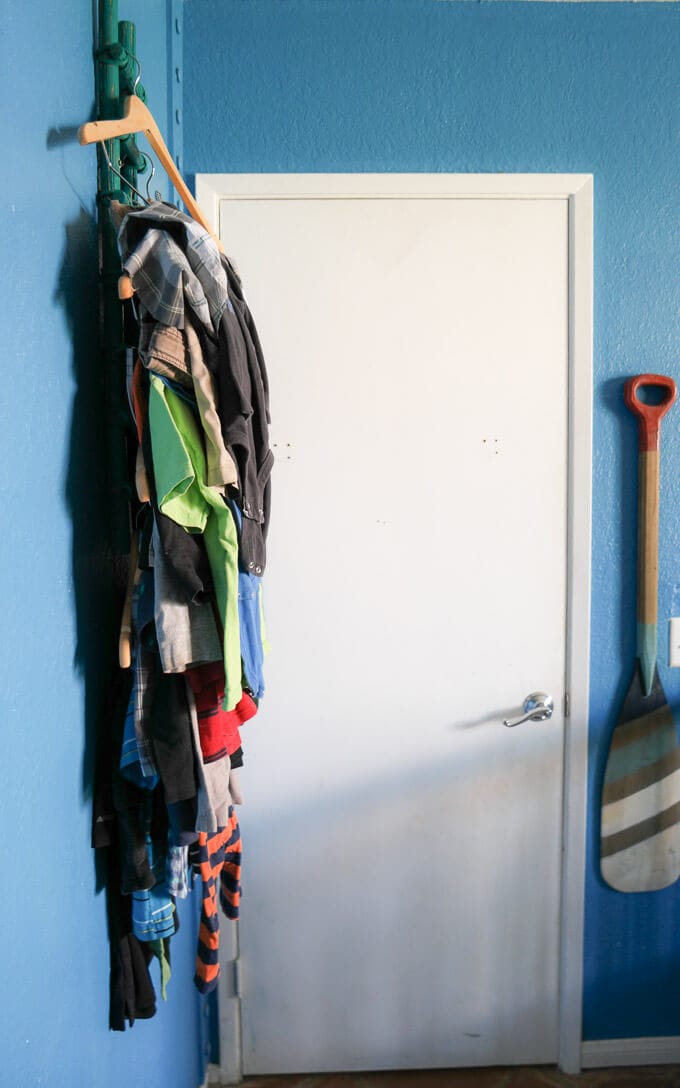 How to organize an entire week's worth of clothing in a kids closet