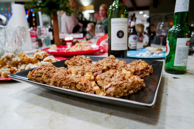 Caramel Apple Bars with Crumbly Oatmeal Streusel