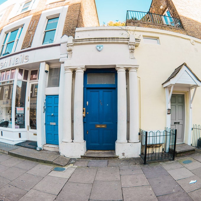 36 Hours in London - the blue door and Portobello Market in Notting Hill