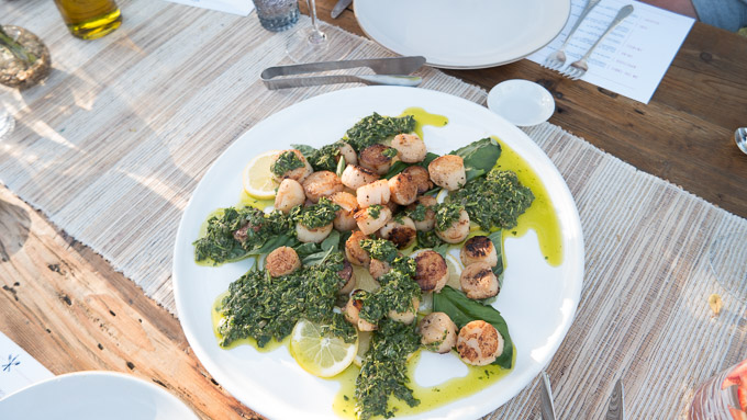 Food presentation tips from the happiest hosts: how to cover everything from drinks to dinner with minimal dishes and maximum effect.