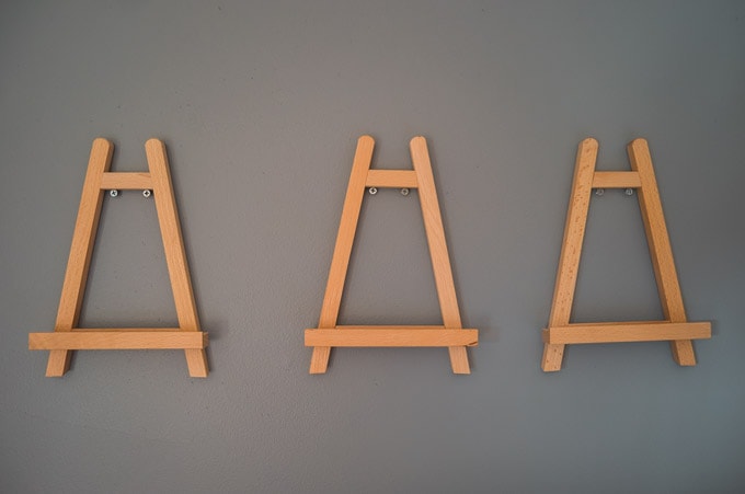 Easel wall DIY photo project