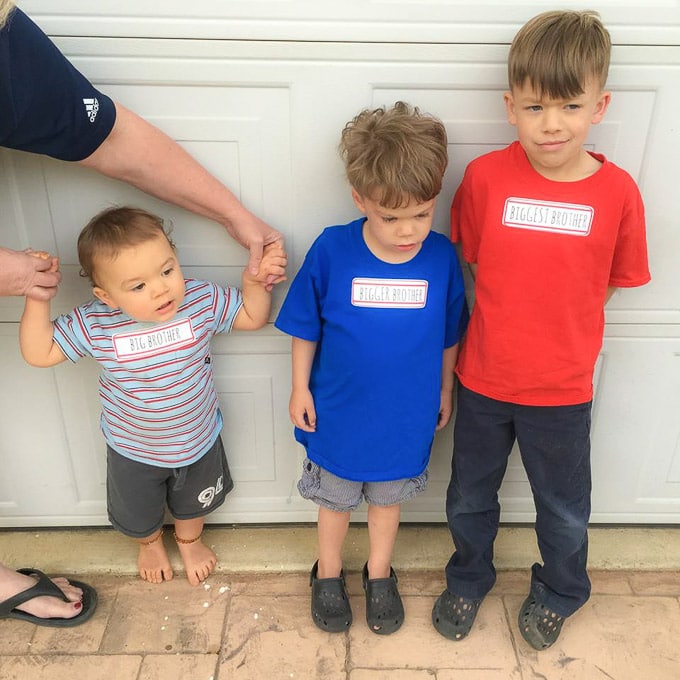 Big brother announcement (little kid shirts to announce mom's pregnancy)