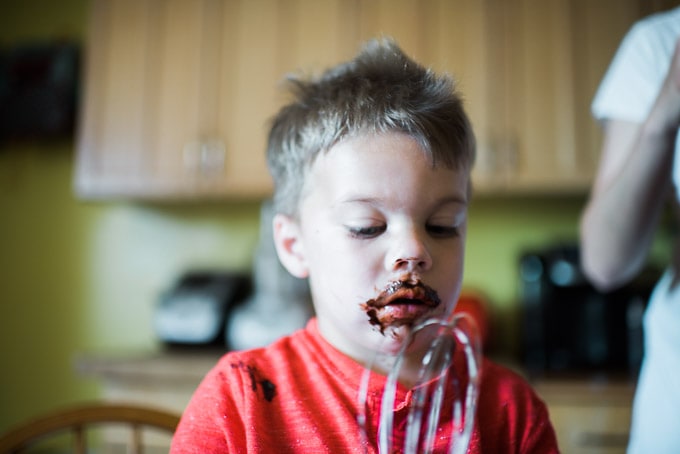 7 Tips for kids in the kitchen (a few simple tricks for making it a slightly-less-messy and super-fun experience!)