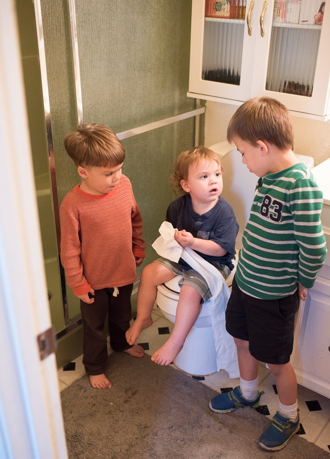5 tips for potty training with siblings (get those big kids involved!)