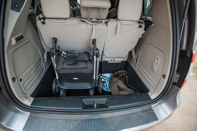 Stand-alone stroller in the trunk