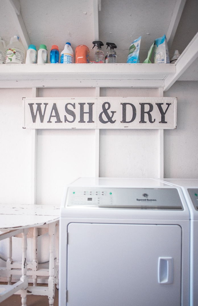 Wash and dry sign in the laundry shed