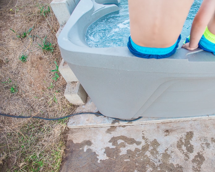 How to install a plug-and-play hot tub