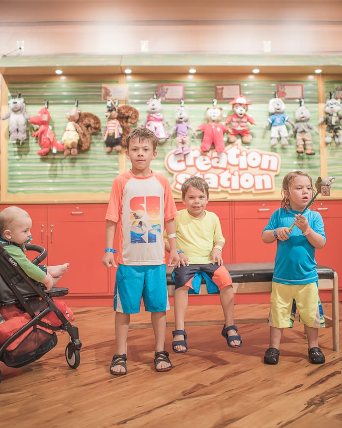 What to do with a big family at Great Wolf Lodge