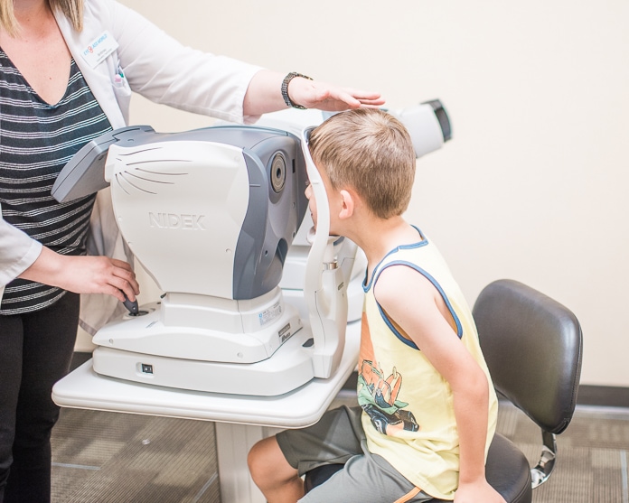 Kid’s first eye exam with doctor