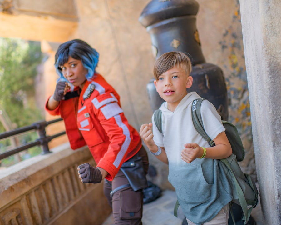Star Wars Galaxy's Edge interaction with cast