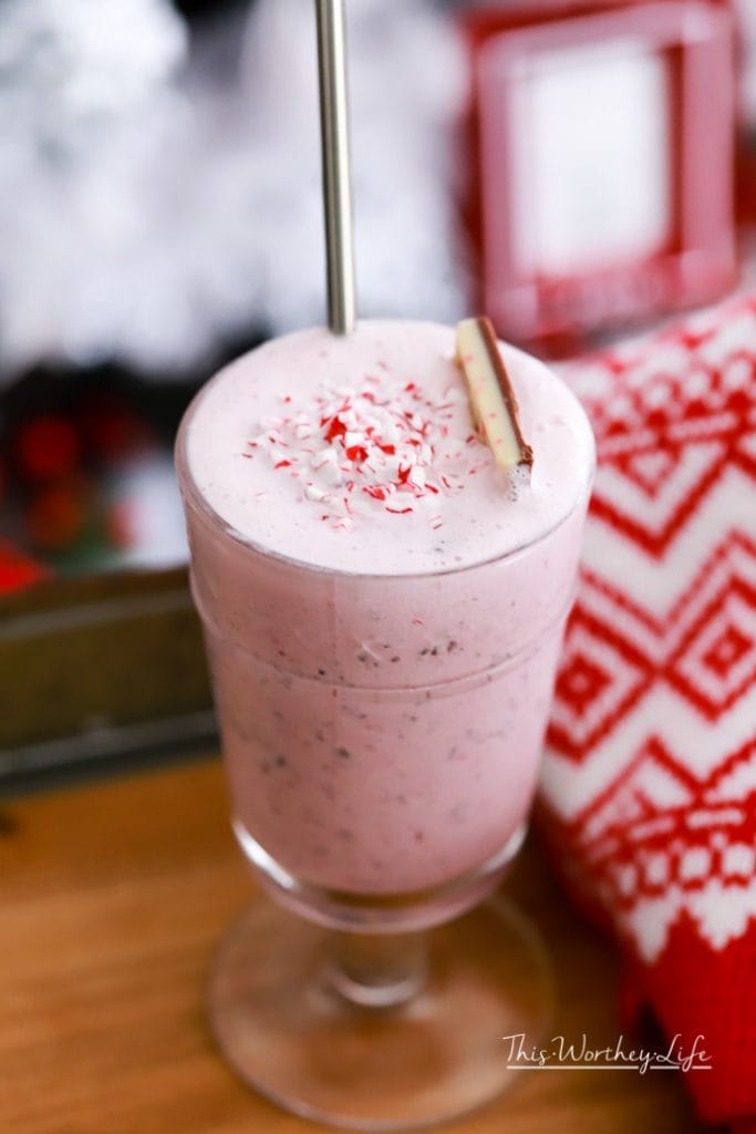 Christmas peppermint cocktail shake 5 683x1024