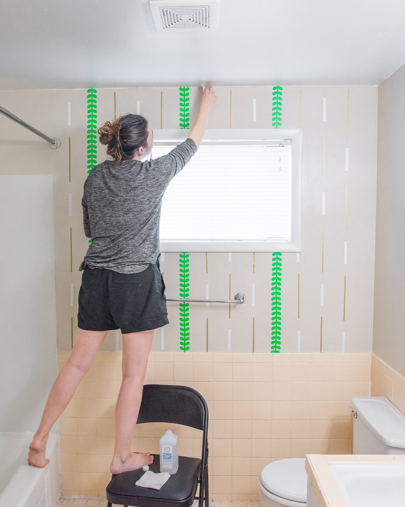 Making removable DIY wallpaper