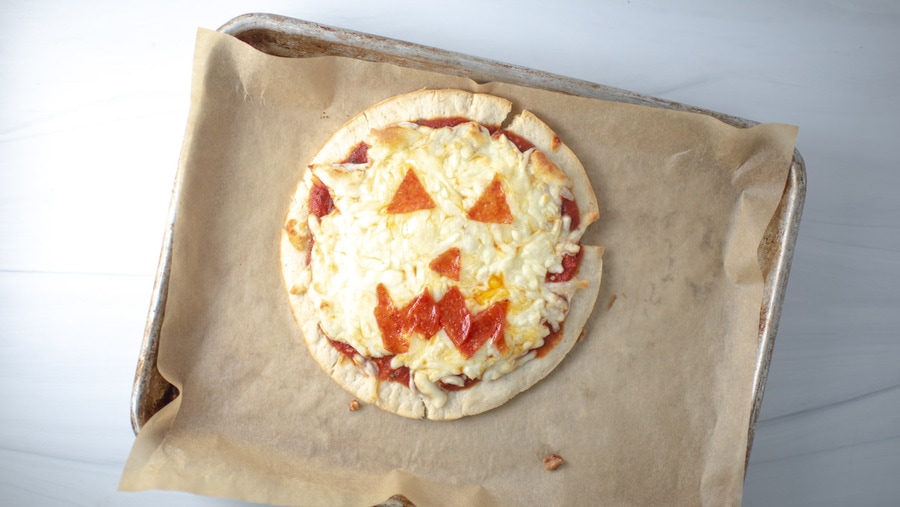 How to make DIY Halloween pizzas as a family