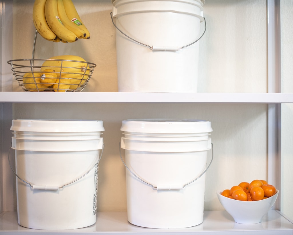 Bulk food storage bins