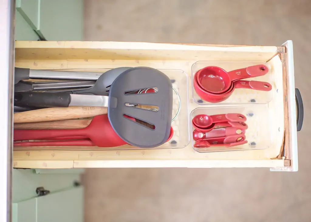 How to organize kitchen drawers
