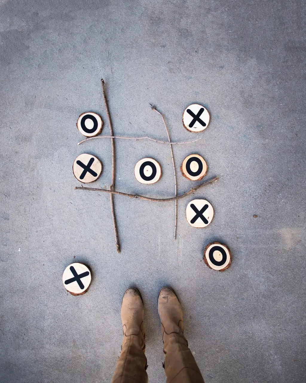 Outdoor tic tac toe game