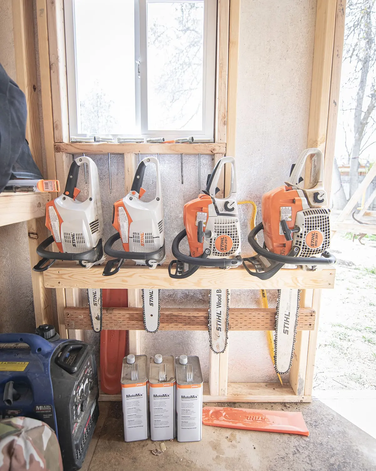 Mounting chainsaws is a great way to learn how to store a chainsaw