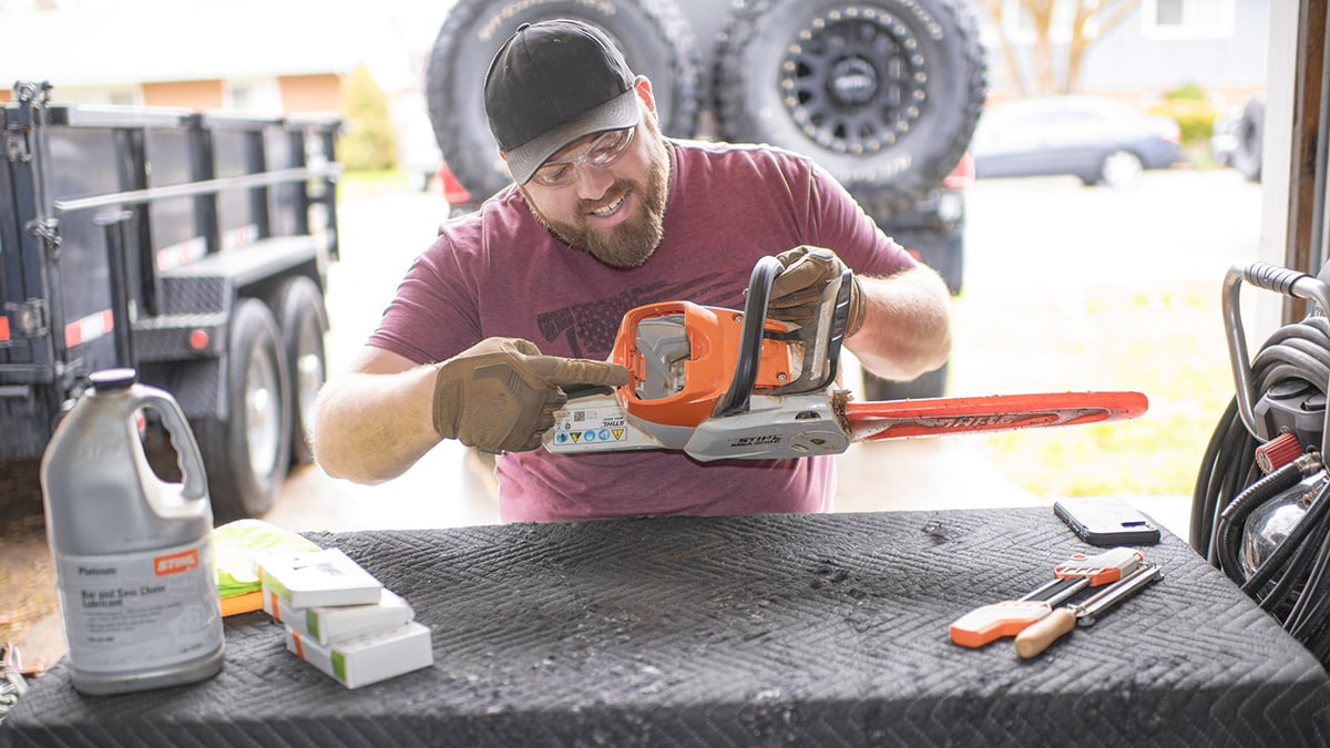 Remove the battery before cleaning your stihl battery powered chainsaws