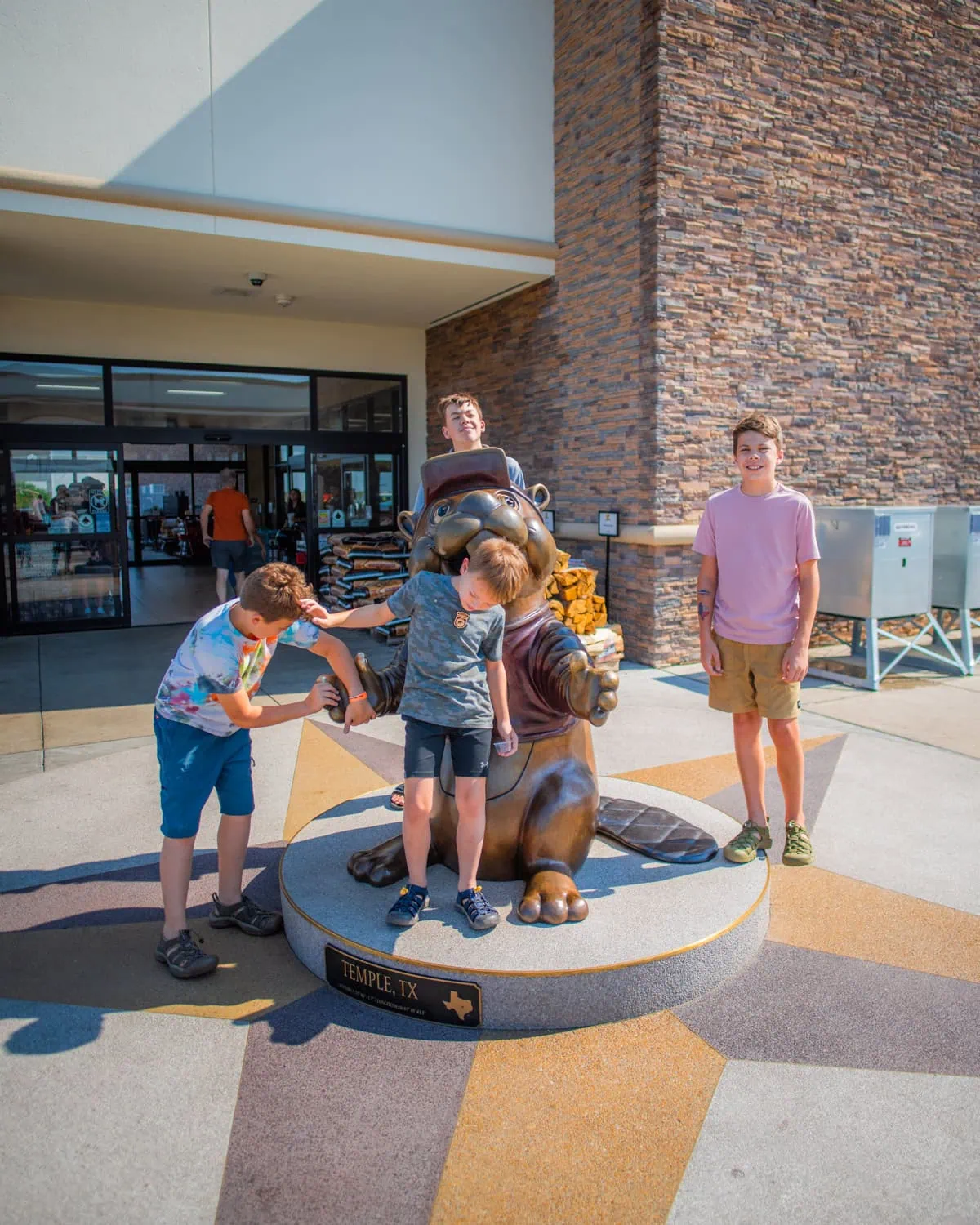 Buc-ee's statue